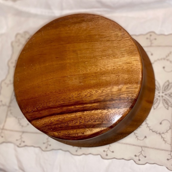 Large Vintage Wood walnut tone‎ Salad bowl 12”x11” with matching wood servers - Picture 8 of 16